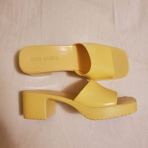 Steve Madden 8 NWOT Harlin Rubber Slides in Yellow